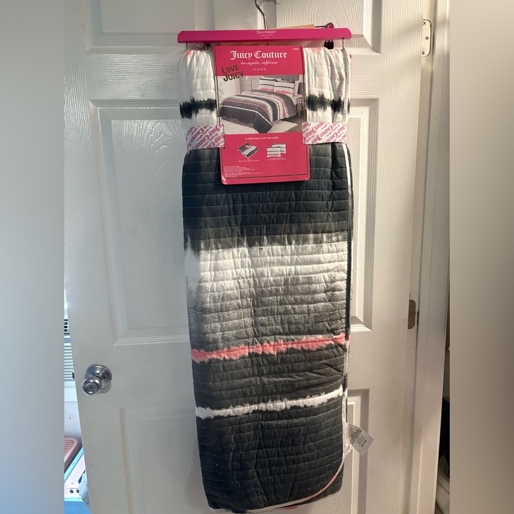 Brand New Juicy Couture King Comforter Quilt & Sham Set